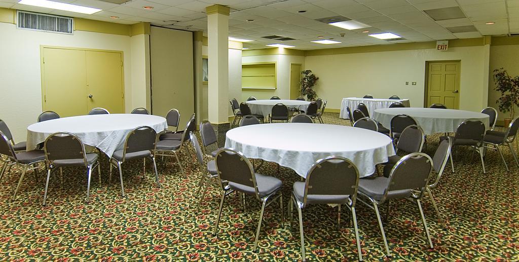 Howard Johnson By Wyndham Conway Kemudahan gambar